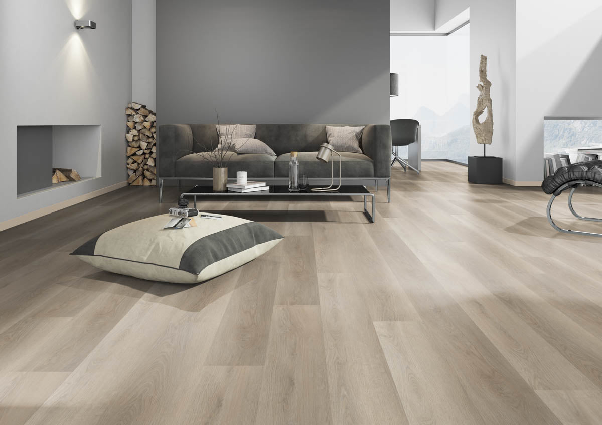 Klavereso Eiche Greige Klebevinyl – Raumbeispiel (Farbe kann abweichen)