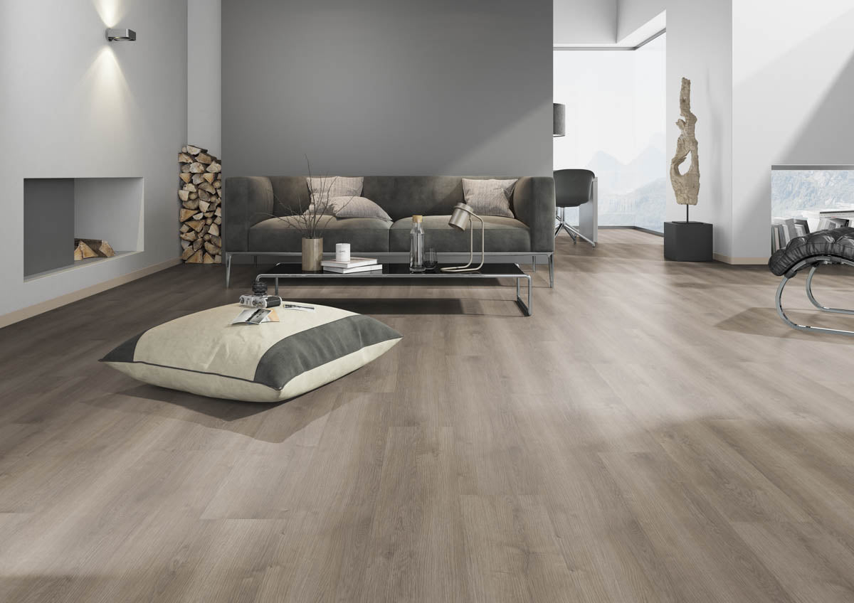 Klavereso Eiche Taupe Klebevinyl – Raumbeispiel (Farbe kann abweichen)