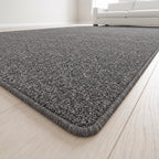 Kontura Teppich nach Maß | Farbe: Grau Dunkel | Kettelecke (Beispielbild, Farbe kann abweichen)