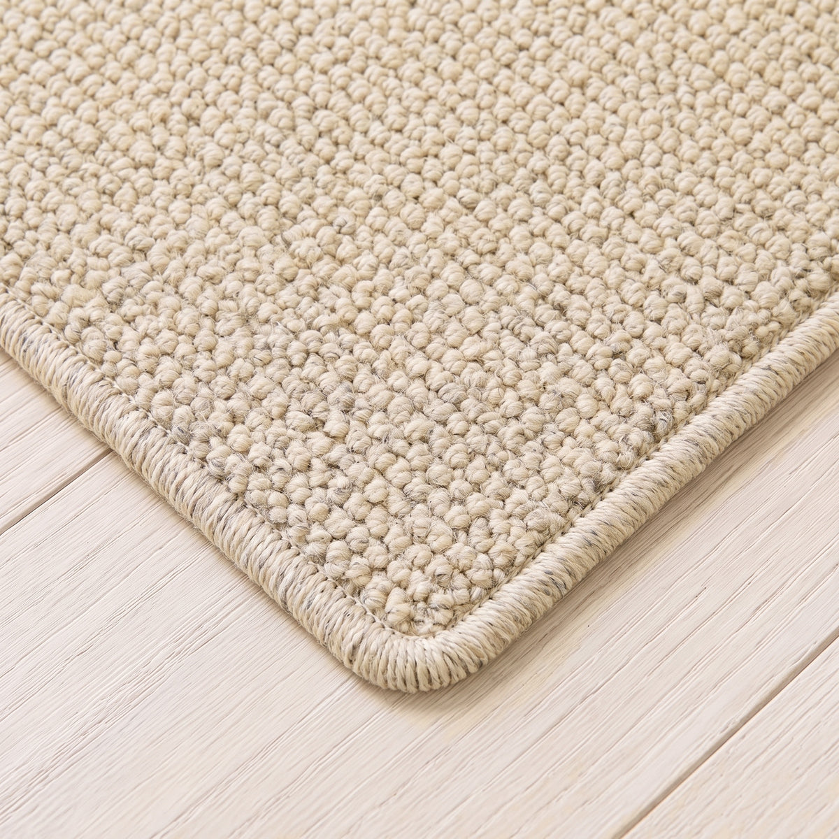 Lanoria Teppich nach Maß | Farbe: Sand (502) | gekettelte Kante (Beispielbild, Farbe kann abweichen)