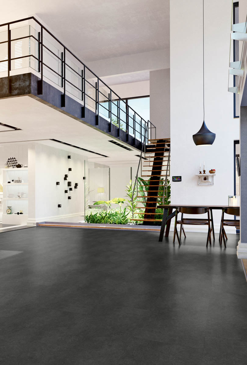 Lordavia Beton Anthrazit Klickvinyl – Raumbeispiel (Farbe kann abweichen)