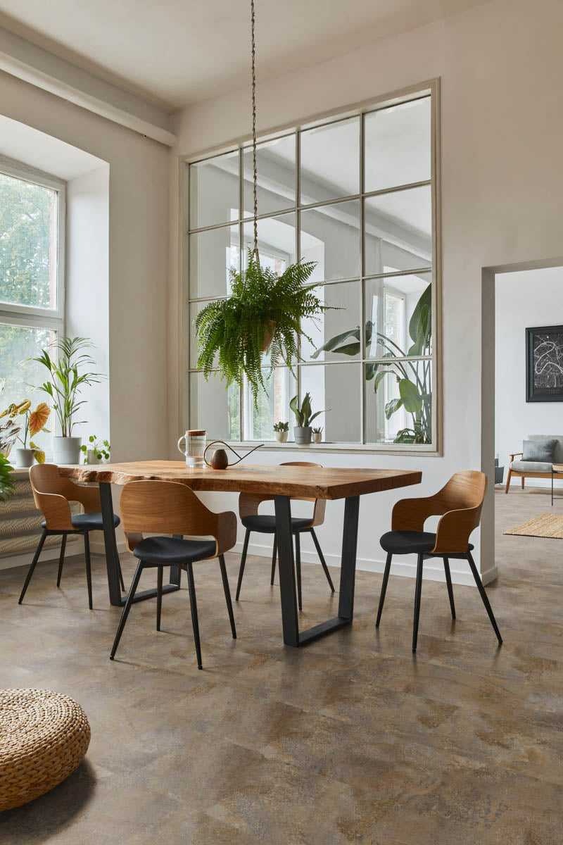 Lordavia Schiefer Oliv Klickvinyl – Raumbeispiel (Farbe kann abweichen)