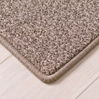 Mirello Teppich nach Maß | Farbe: Taupe (430) | gekettelte Kante (Beispielbild, Farbe kann abweichen)