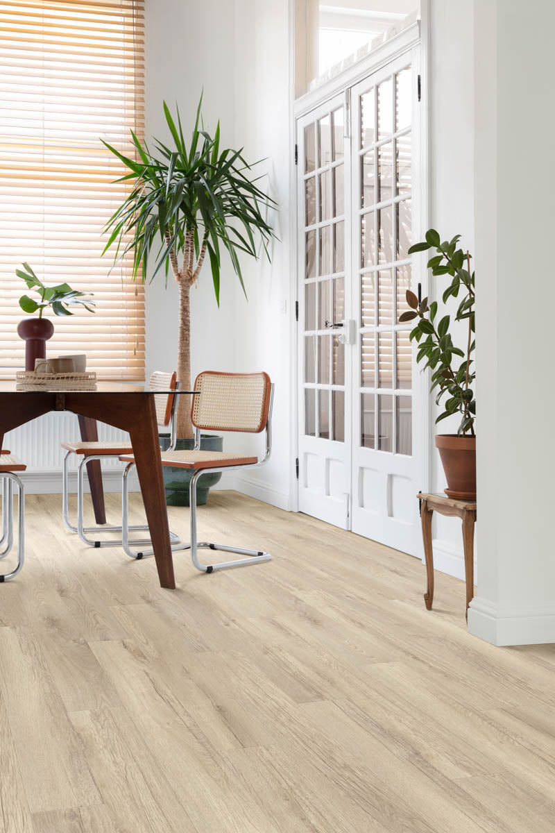Mondesto Eiche Creme Klickvinyl – Raumbeispiel (Farbe kann abweichen)