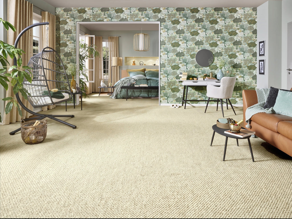 Nordica Teppichboden | Farbe: Sand Hell | Raumansicht (Beispielbild, Farbe kann abweichen)