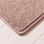 Nuvara Teppich nach Maß | Farbe: Puder (012) | gekettelte Kante (Beispielbild, Farbe kann abweichen)