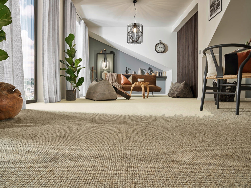 Odalis Teppichboden | Farbe: Beige (132) | Raumansicht (Beispielbild, Farbe kann abweichen)