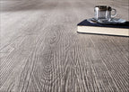 Odense Eiche Altgrau Klickvinyl Nahaufnahme Holzstruktur