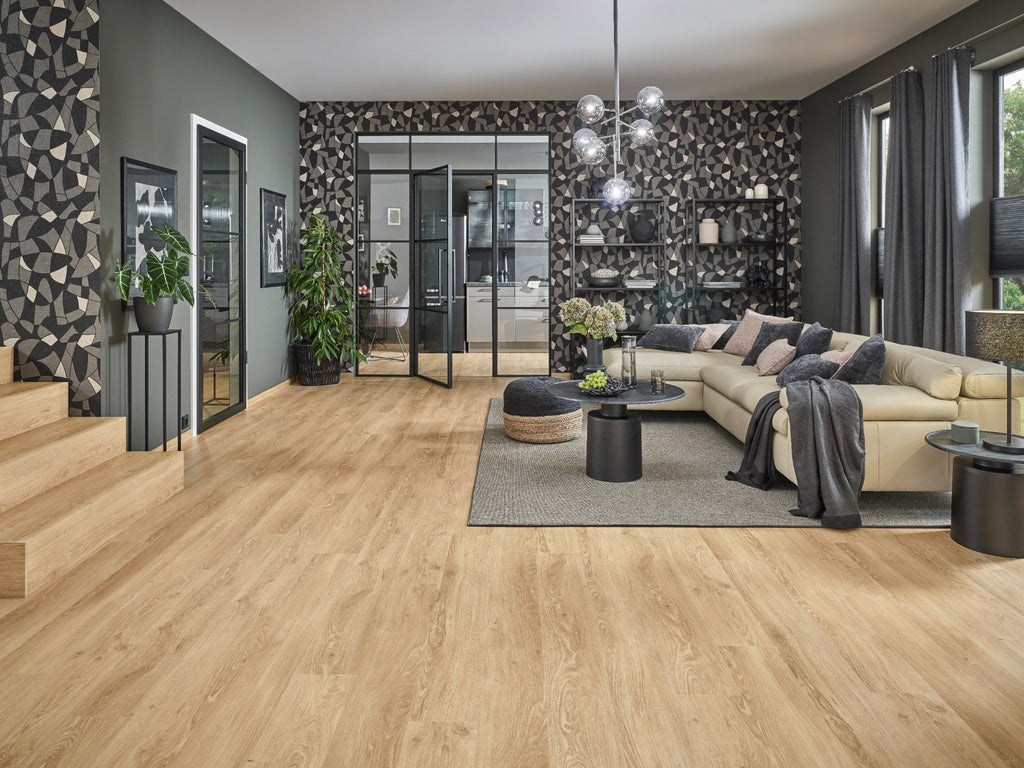 Odense Eiche Frisch Klickvinyl verlegt im Wohnzimmer