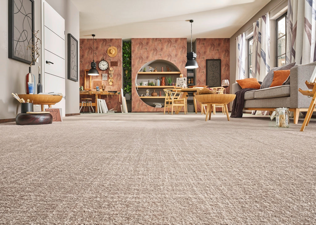 Ornata Teppichboden | Farbe: Taupe (049) | Raumansicht (Beispielbild, Farbe kann abweichen)