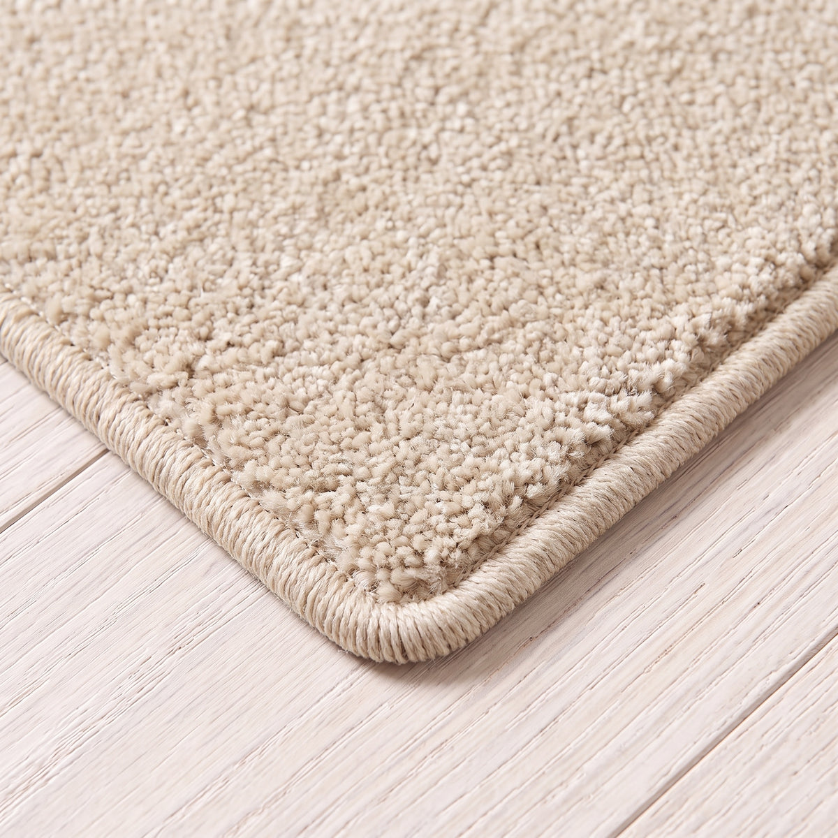 Piumera Teppich nach Maß | Farbe: Sand Hell | gekettelte Kante (Beispielbild, Farbe kann abweichen)