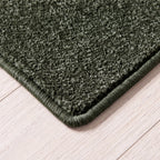 Piumera Teppich nach Maß | Farbe: Grün Tief | gekettelte Kante (Beispielbild, Farbe kann abweichen)