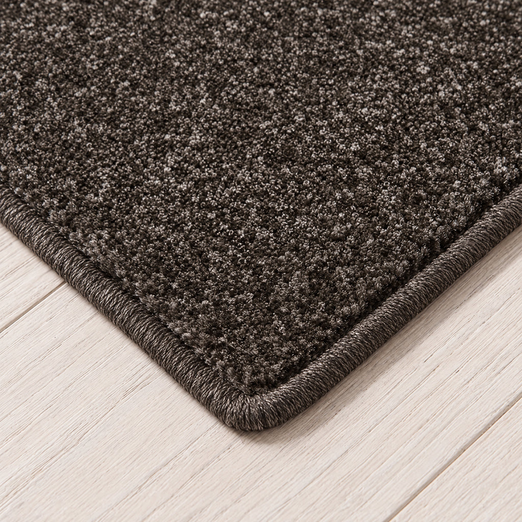 Piumera Teppich nach Maß | Farbe: Taupe Tief | gekettelte Kante (Beispielbild, Farbe kann abweichen)