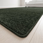 Piumera Teppich nach Maß | Farbe: Grün Tief | Kettelecke (Beispielbild, Farbe kann abweichen)