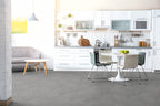 Pontando Zement Taupe Klebevinyl – Raumbeispiel (Farbe kann abweichen)