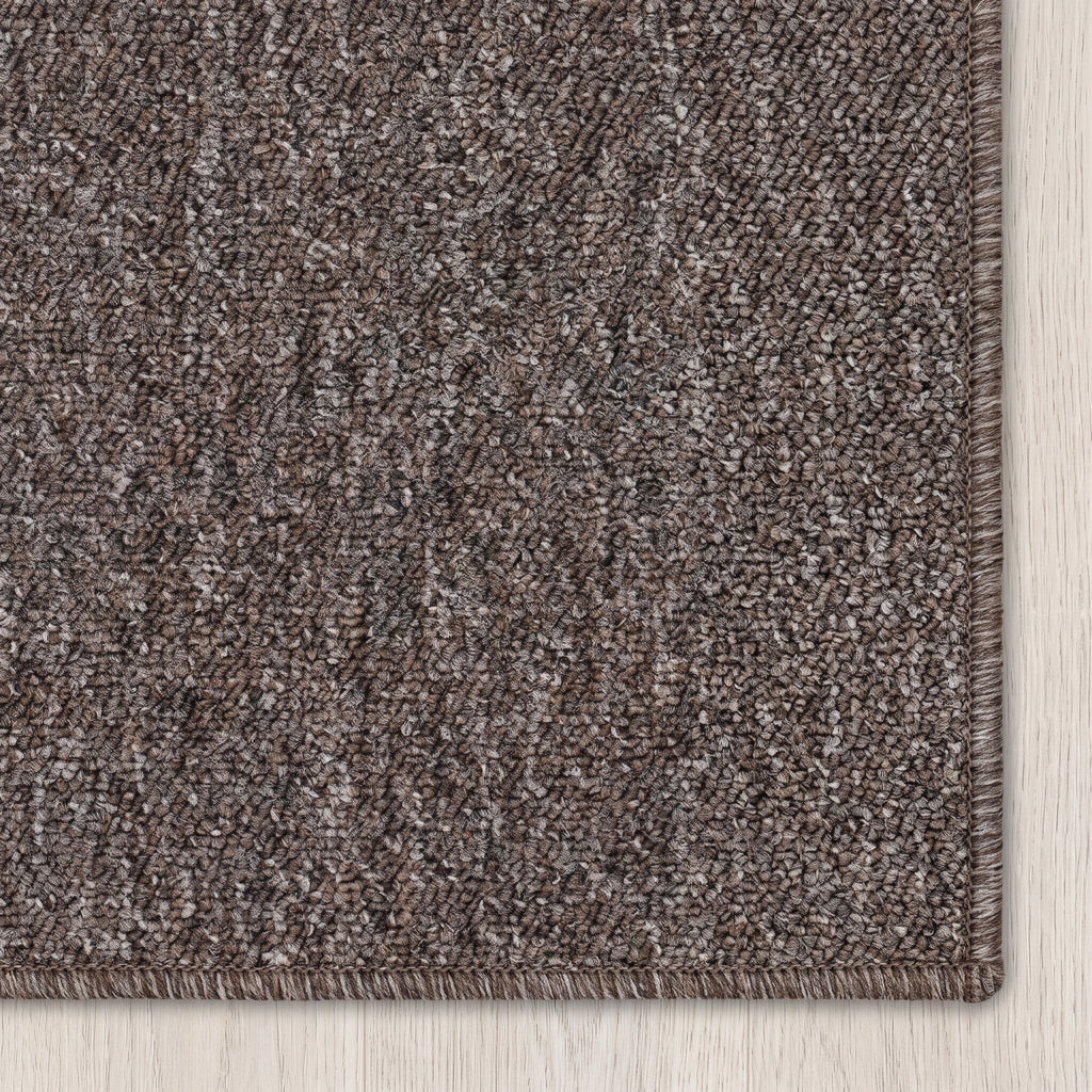 Quarzo Teppich nach Maß | Farbe: Mokka (0529) | gekettelte Kante (Beispielbild, Farbe kann abweichen)