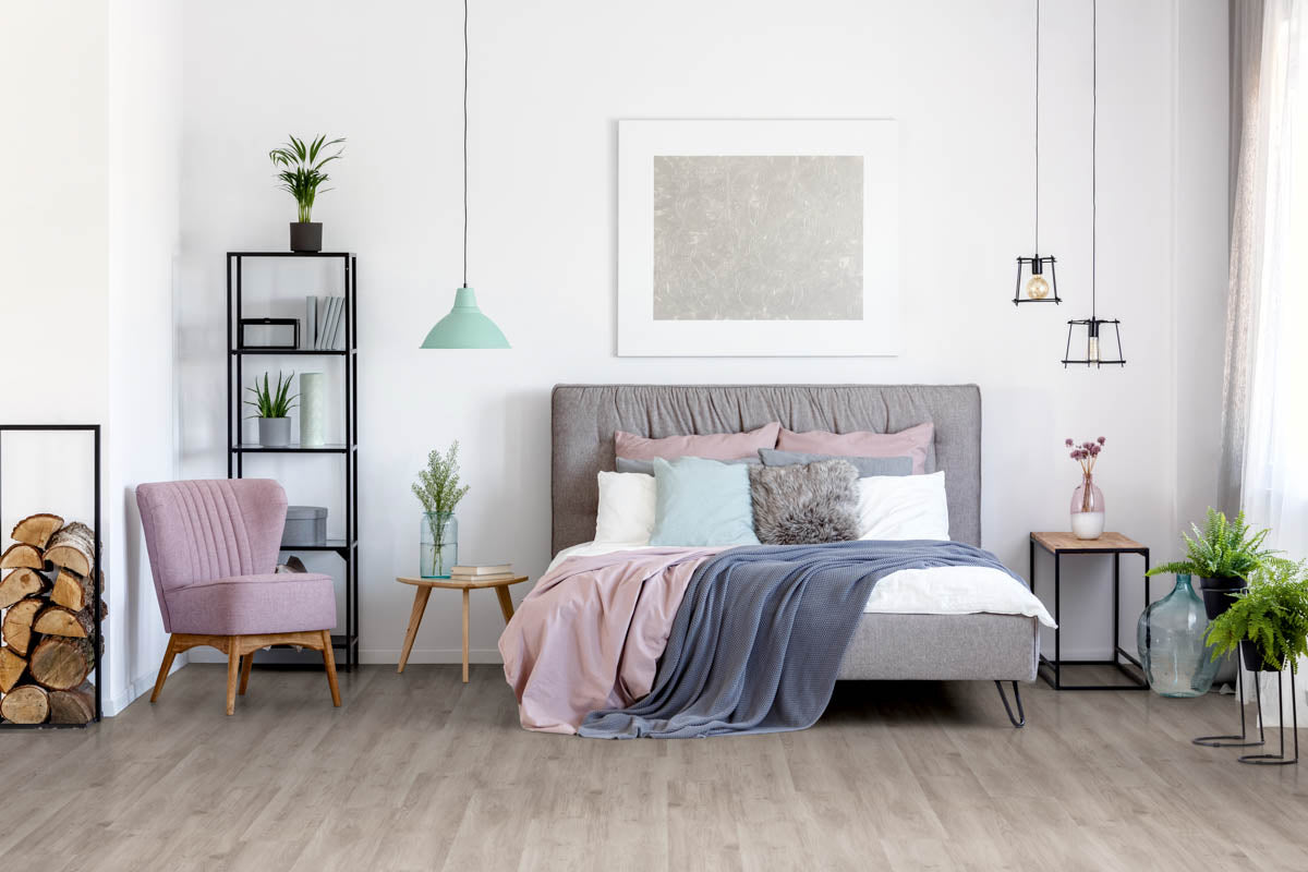 Rostavo Eiche Grau Klickvinyl – Raumbeispiel (Farbe kann abweichen)