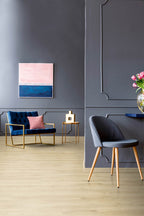 Rostavo Eiche Sand Klickvinyl – Raumbeispiel (Farbe kann abweichen)