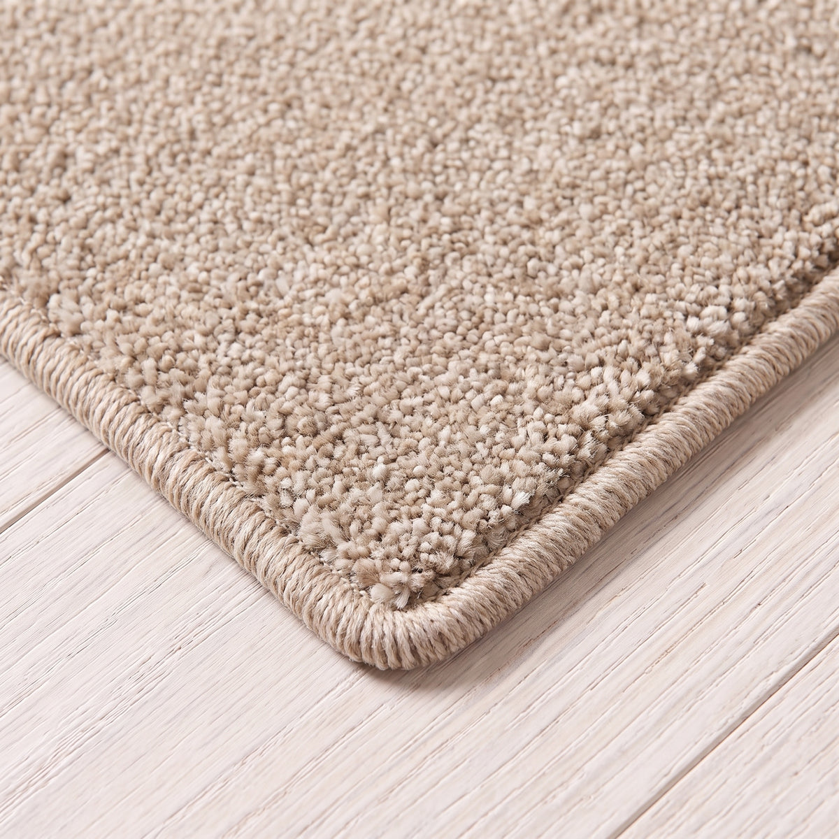 Savena Teppich nach Maß | Farbe: Sand Warm | gekettelte Kante (Beispielbild, Farbe kann abweichen)