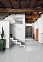 Solbado Beton Hellgrau Klickvinyl – Raumbeispiel (Farbe kann abweichen)