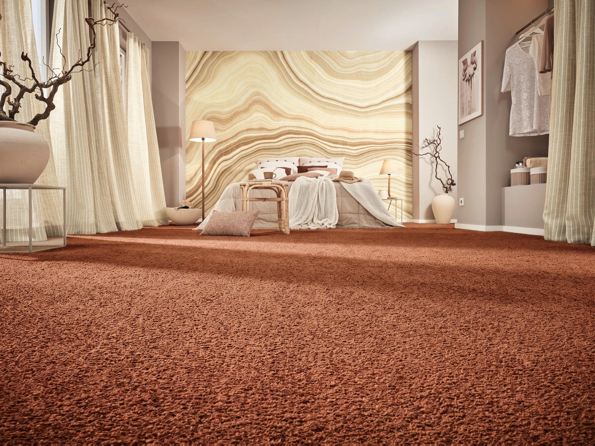 Solenza Teppichboden | Farbe: Terrakotta (145) | Raumansicht (Beispielbild, Farbe kann abweichen)