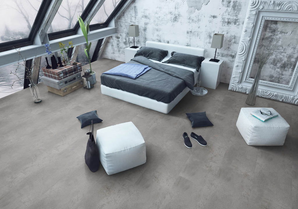 Tralinano Eiche Taupe Klickvinyl – Raumbeispiel (Farbe kann abweichen)