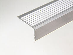 Treppenkante Alu 42 × 27 mm mit langer Nase, nach Maß