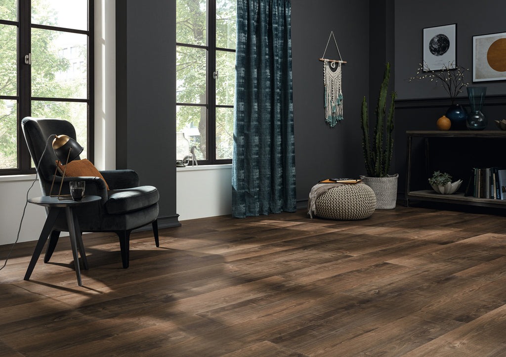 Treverino Eiche Nussbraun Klebevinyl – Raumbeispiel (Farbe kann abweichen)