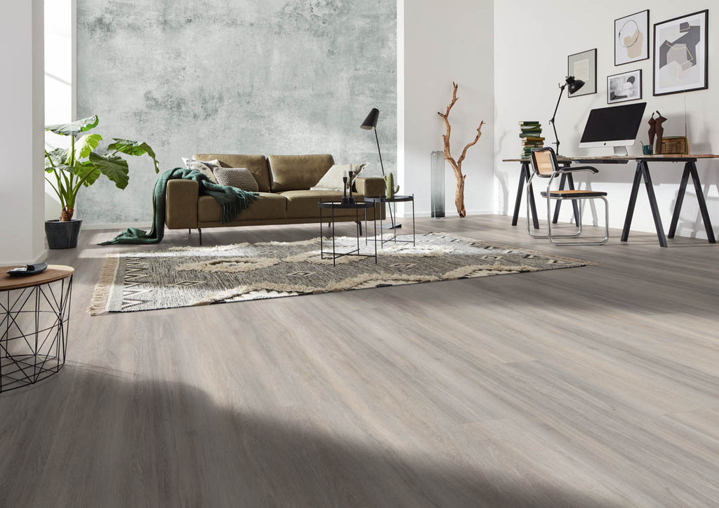 Ultura Eiche Grau Klickvinyl – Raumbeispiel (Farbe kann abweichen)