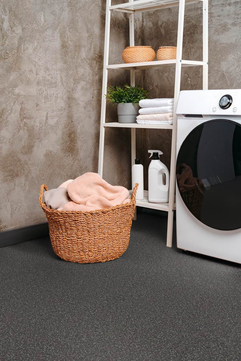 Virverano Granulat Anthrazit – Vinylboden von der Rolle | Raumansicht