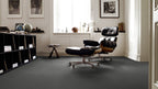Vorwerk Alba Teppichboden | Farbe: Anthrazit (55A2) | Raumbild 1 (Beispielbild, Farbe kann abweichen)