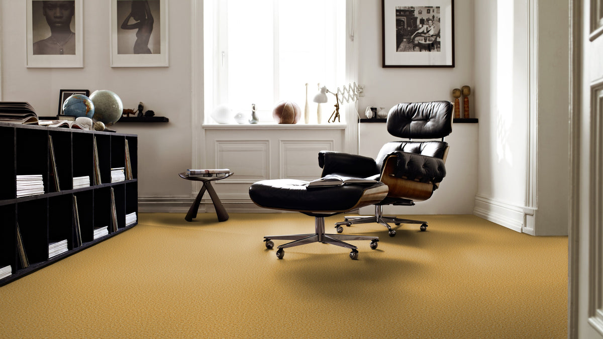 Vorwerk Alexis Teppichboden | Farbe: Karamell (2G19) | Raumbild 1 (Beispielbild, Farbe kann abweichen)
