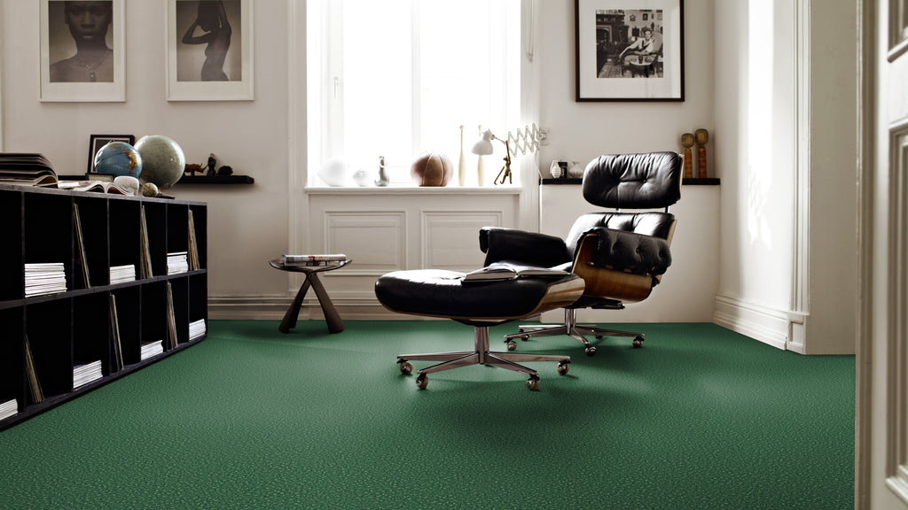 Vorwerk Alexis Teppichboden | Farbe: Tannengrün (4J26) | Raumbild 1 (Beispielbild, Farbe kann abweichen)