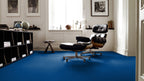 Vorwerk Bingo Teppichboden | Farbe: Marineblau (3R32) | Raumbild 1 (Beispielbild, Farbe kann abweichen)