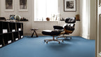Vorwerk Bingo Teppichboden | Farbe: Taubenblau (3R33) | Raumbild 1 (Beispielbild, Farbe kann abweichen)