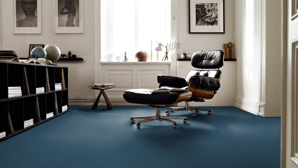 Vorwerk Constance Teppichboden | Farbe: Petrol (3S24) | Raumbild 1 (Beispielbild, Farbe kann abweichen)