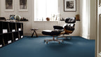 Vorwerk Constance Teppichboden | Farbe: Petrol (3S24) | Raumbild 1 (Beispielbild, Farbe kann abweichen)
