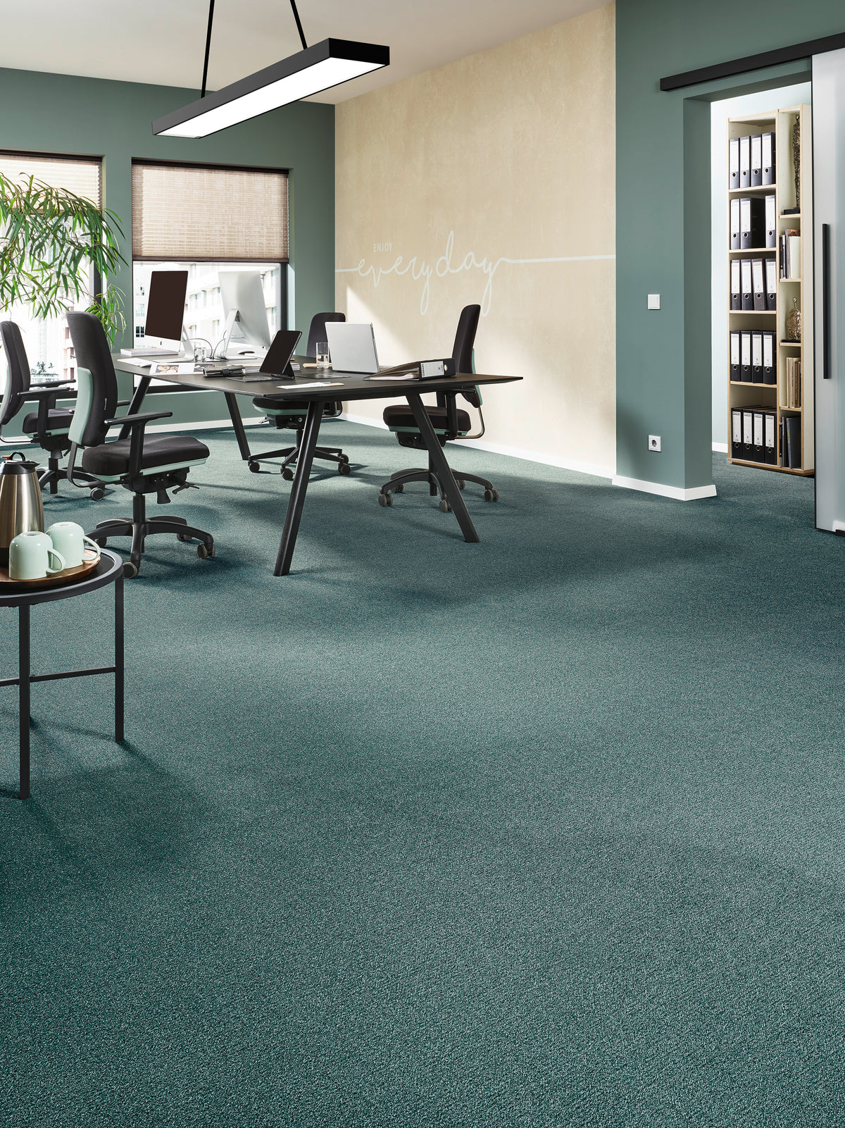 Wildera Teppichboden 400cm 500cm – Raumbeispiel 1 (Farbnr. 690)