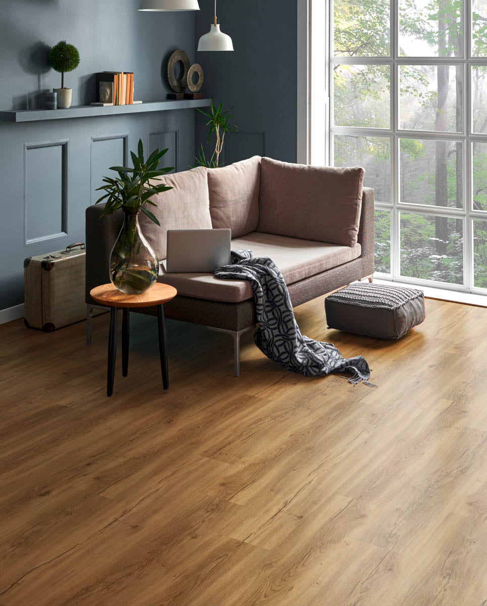 Xanverano Eiche Cognac Klickvinyl – Raumbeispiel (Farbe kann abweichen)