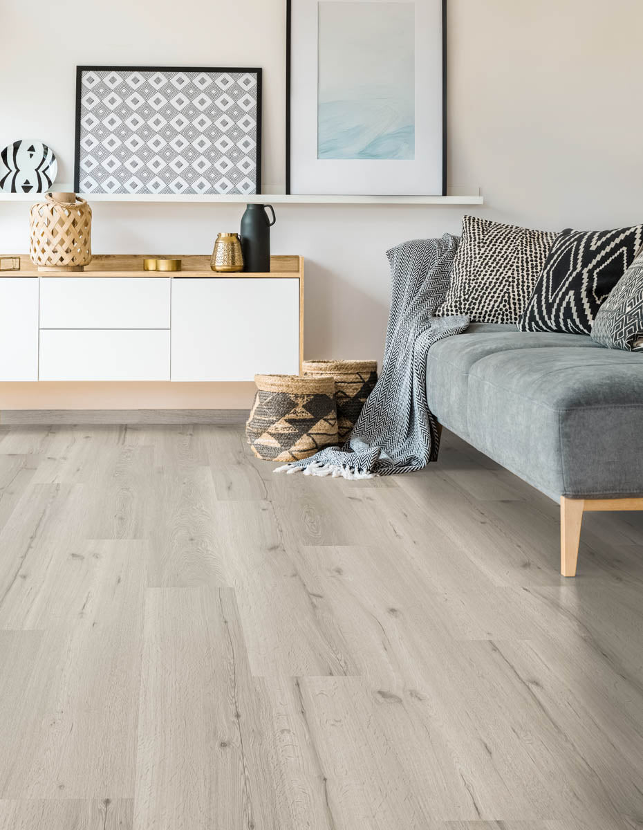 Xanverano Eiche Silbergrau Klickvinyl – Raumbeispiel (Farbe kann abweichen)