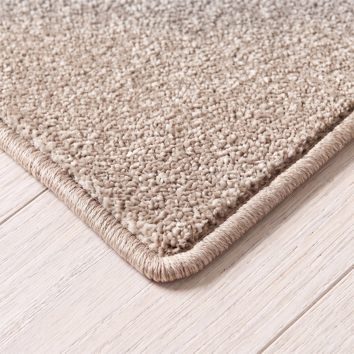 Zafira Teppich nach Maß | Farbe: Sand (250) | gekettelte Kante (Beispielbild, Farbe kann abweichen)
