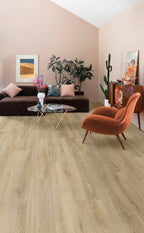 Zavesto Eiche Natur Klickvinyl – Raumbeispiel (Farbe kann abweichen)