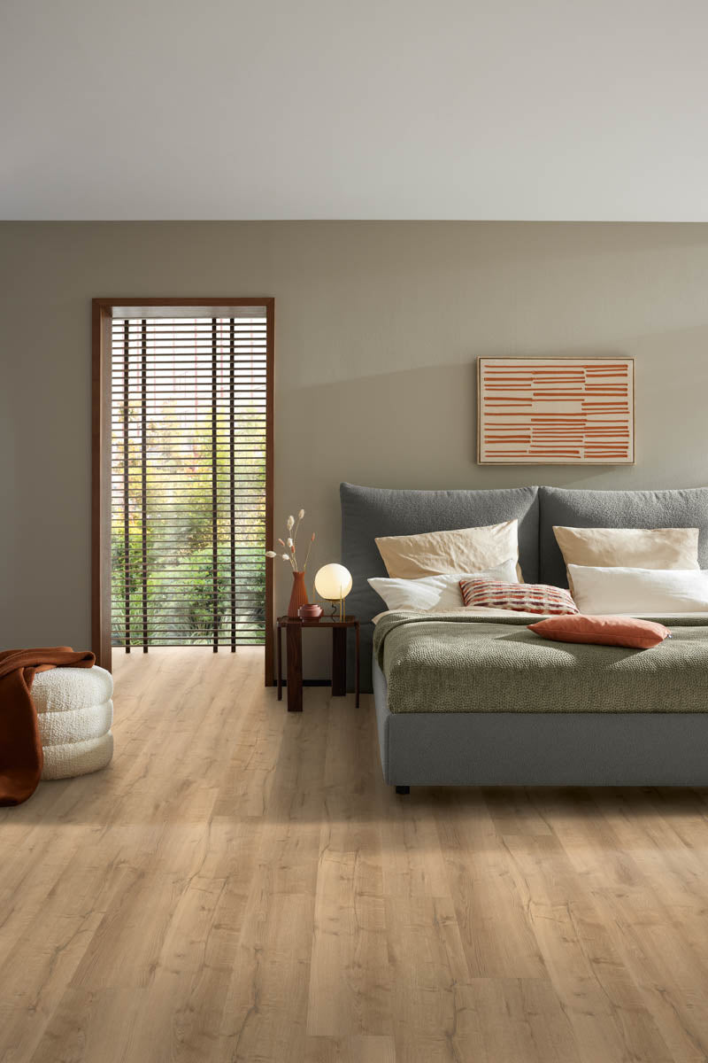 Zinzano Eiche Natur Klebevinyl – Raumbeispiel (Farbe kann abweichen)