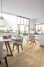 Zinzano Eiche Sand Klebevinyl – Raumbeispiel (Farbe kann abweichen)